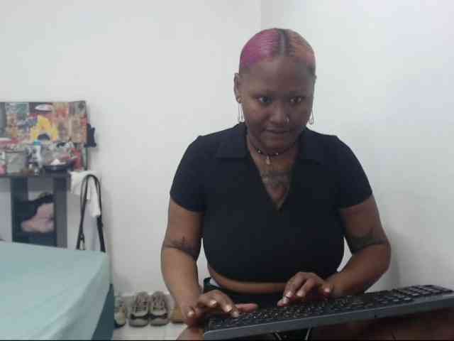 Lamalona77 webcam