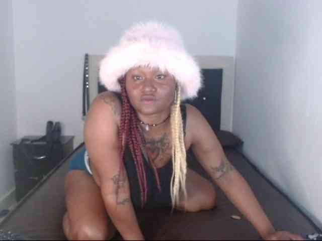 Lamalona77 webcam