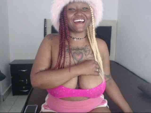 Lamalona77 webcam