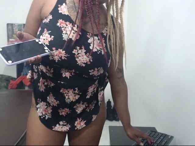 Lamalona77 webcam