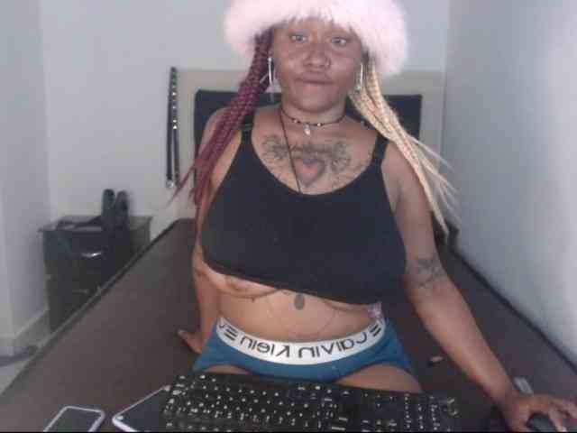 Lamalona77 webcam