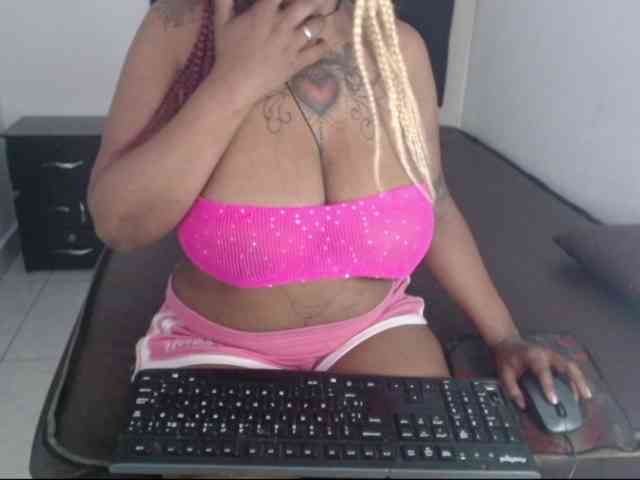 Lamalona77 webcam