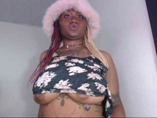 Lamalona77 webcam