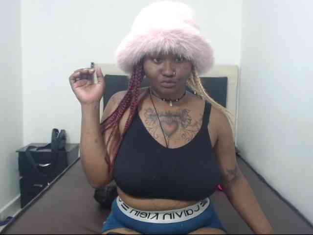 Lamalona77 webcam