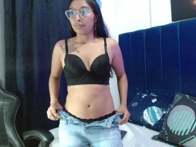 Charllot-wish live cam on BongaCams