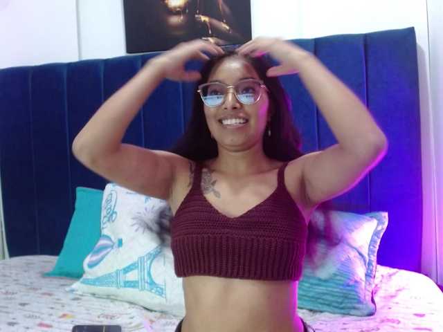 Charllot-wish live cam on BongaCams