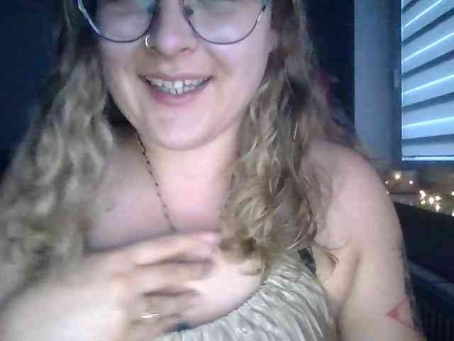 LucyKiss webcam
