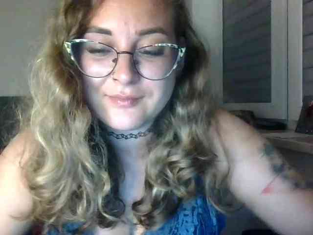 LucyKiss webcam