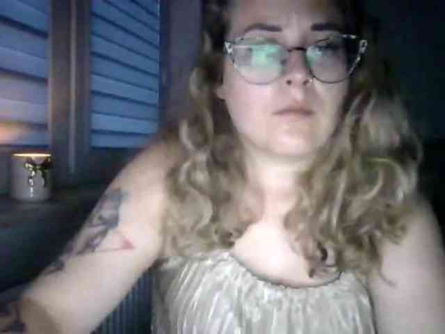 LucyKiss webcam