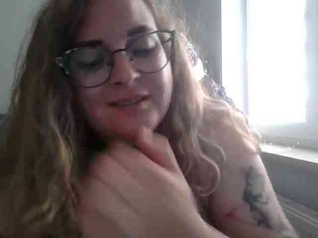 LucyKiss webcam