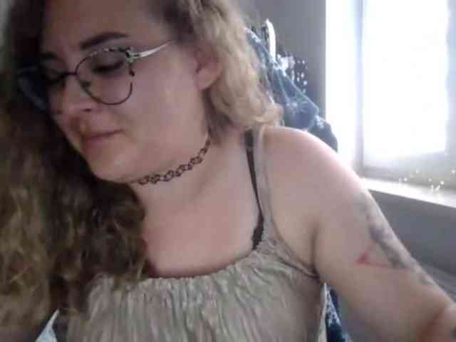 LucyKiss webcam