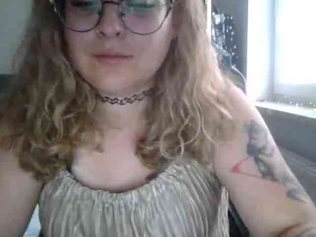 LucyKiss webcam
