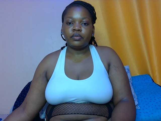 pretty-nana live cam on BongaCams