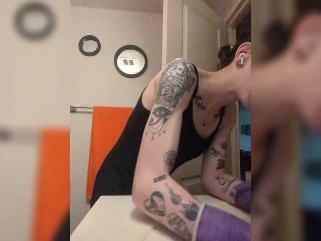 Brujaxgrey live cam on BongaCams