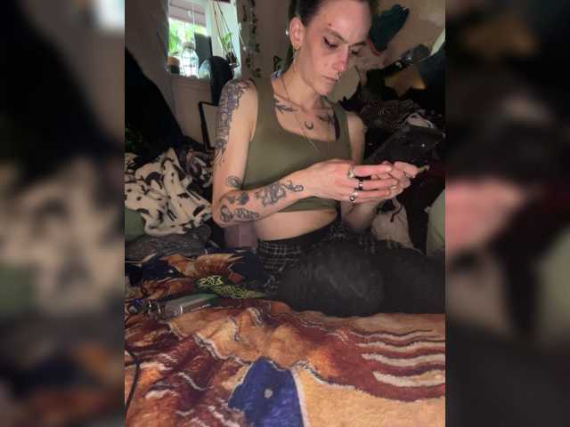 Brujaxgrey, live now on BongaCams