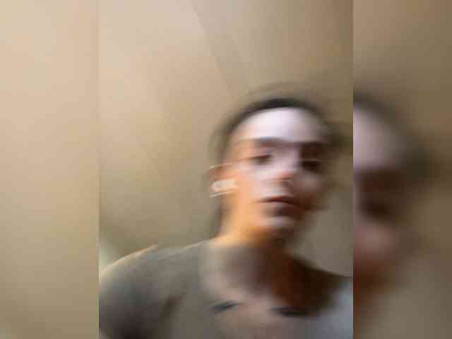 Brujaxgrey webcam