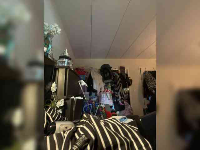 Brujaxgrey webcam