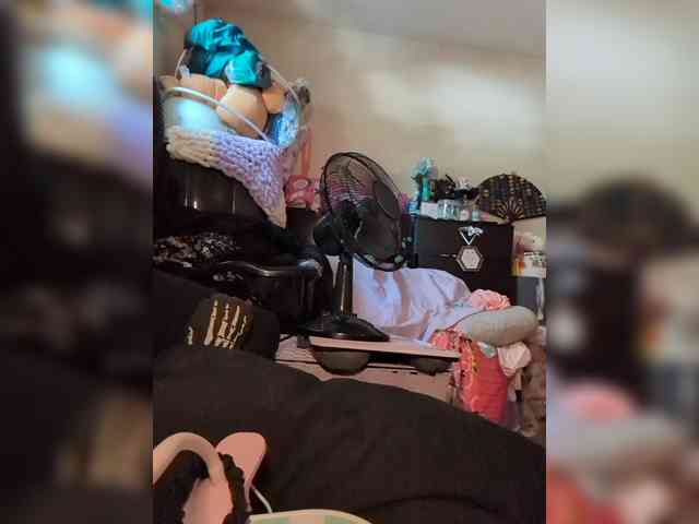 Brujaxgrey webcam