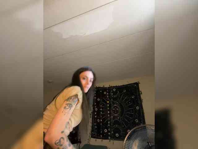 Brujaxgrey webcam