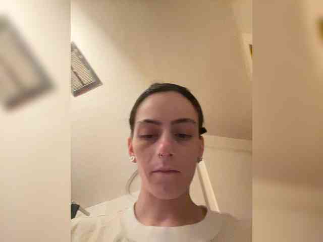 Brujaxgrey webcam