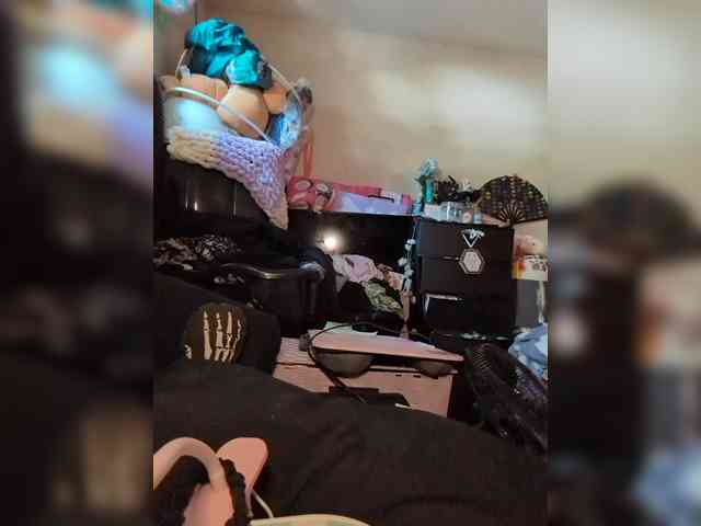 Brujaxgrey webcam