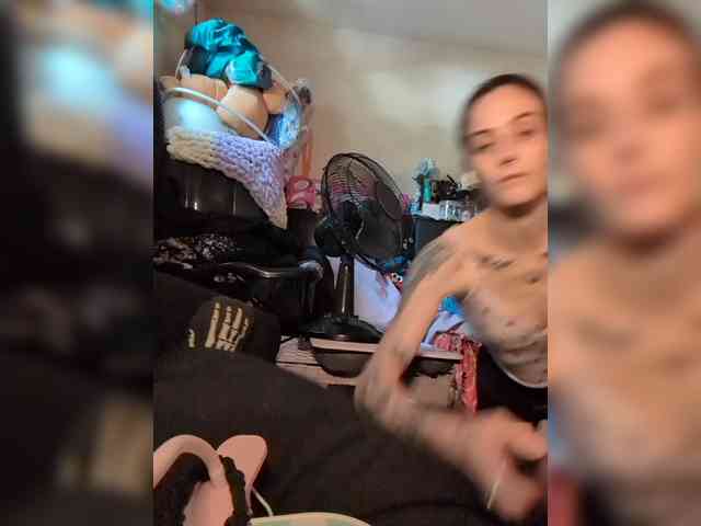 Brujaxgrey webcam
