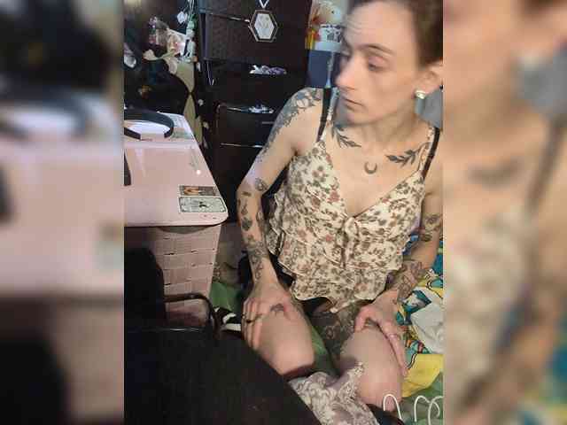 Brujaxgrey webcam