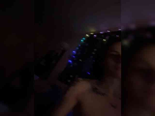 Brujaxgrey webcam
