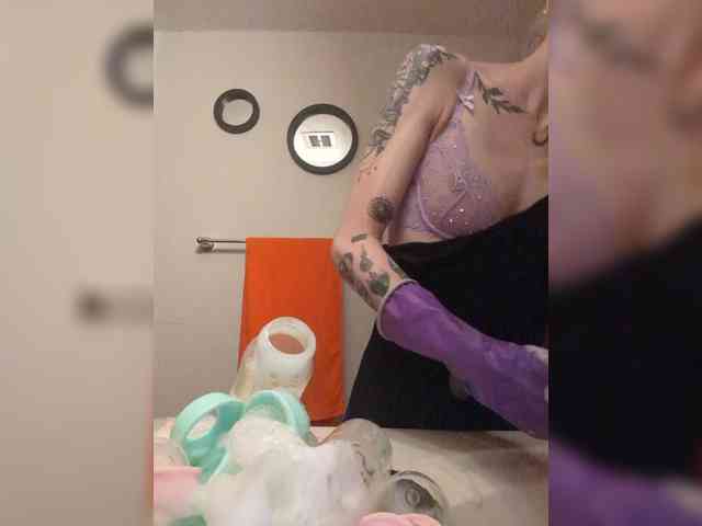 Brujaxgrey webcam