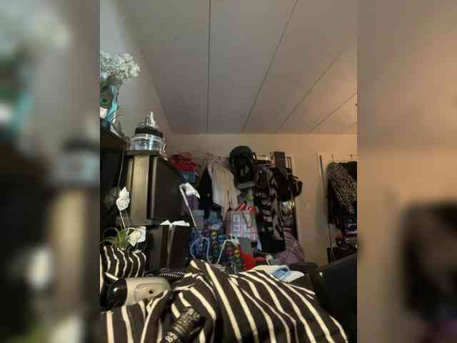 Brujaxgrey webcam