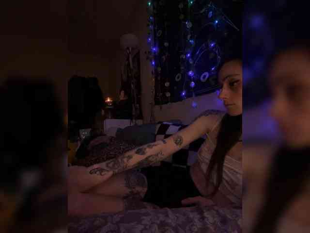 Brujaxgrey webcam