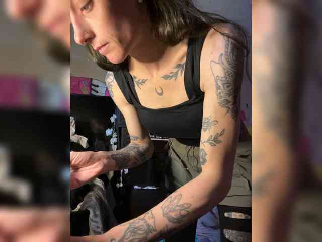 Brujaxgrey webcam