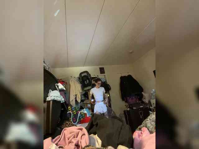 Brujaxgrey webcam