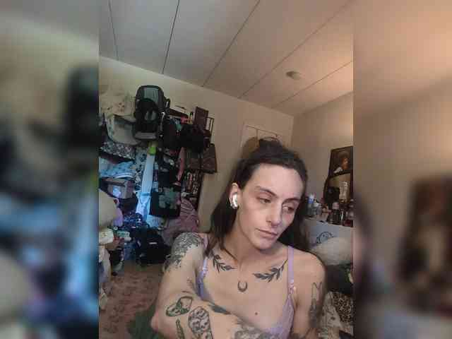 Brujaxgrey webcam
