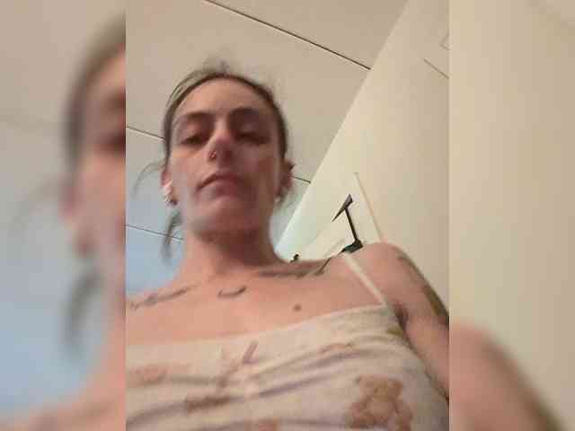 Brujaxgrey webcam