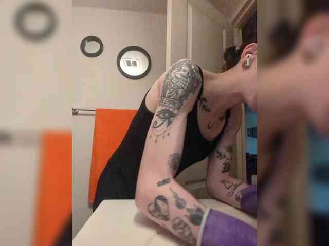 Brujaxgrey webcam