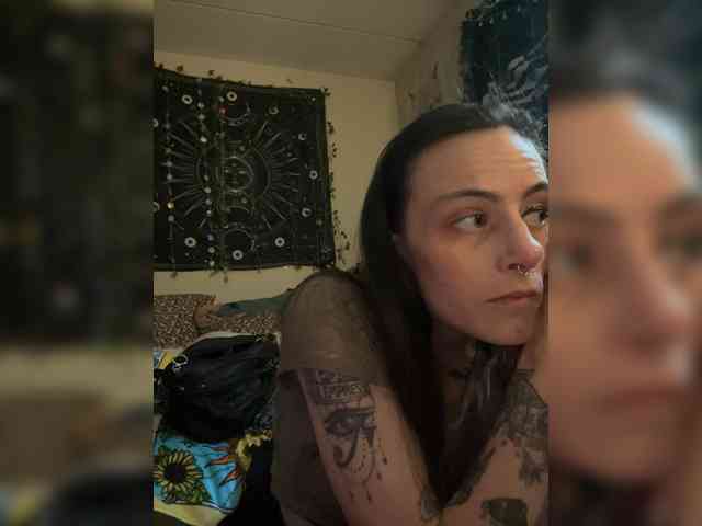 Brujaxgrey webcam