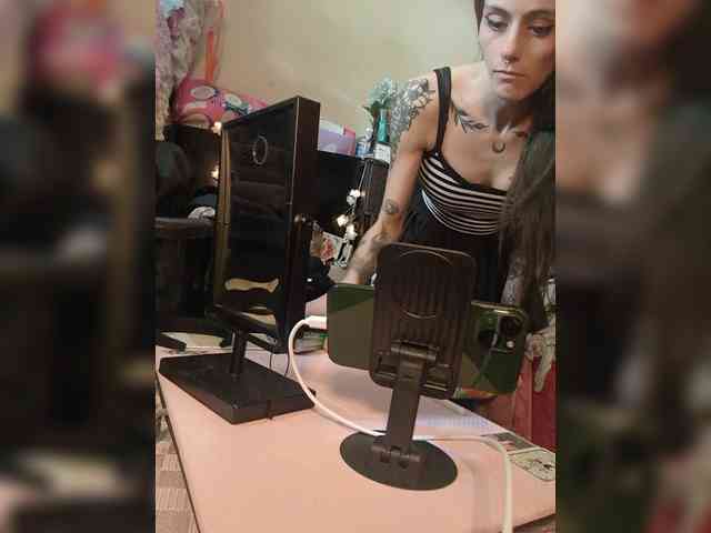 Brujaxgrey webcam
