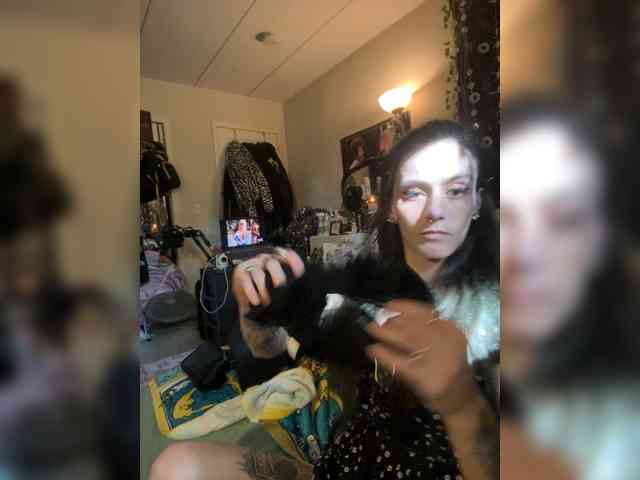 Brujaxgrey webcam