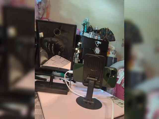 Brujaxgrey webcam
