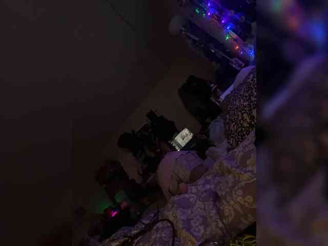 Brujaxgrey webcam