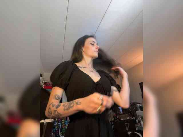 Brujaxgrey webcam