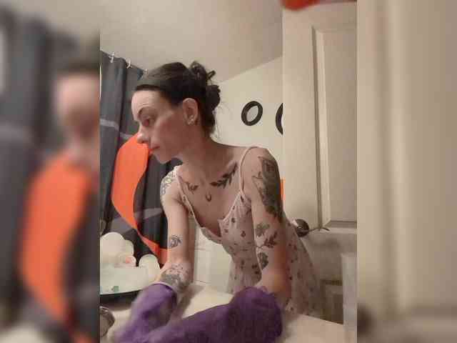 Brujaxgrey webcam