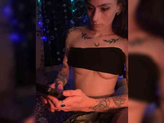 Brujaxgrey webcam