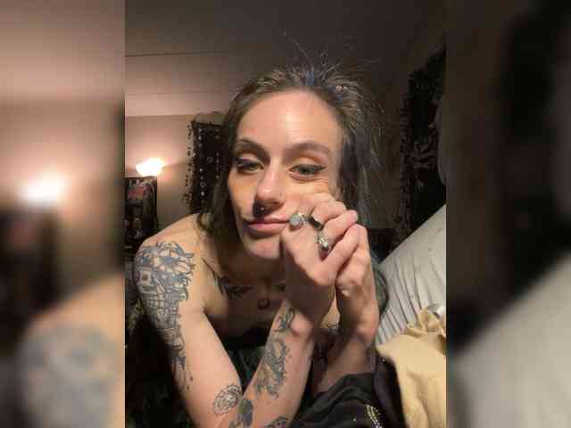 Brujaxgrey webcam