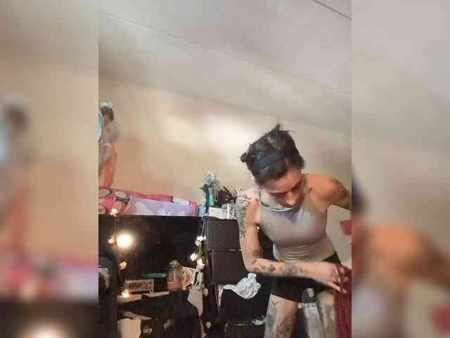 Brujaxgrey webcam