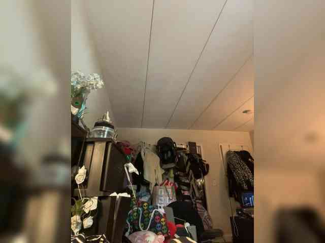 Brujaxgrey webcam