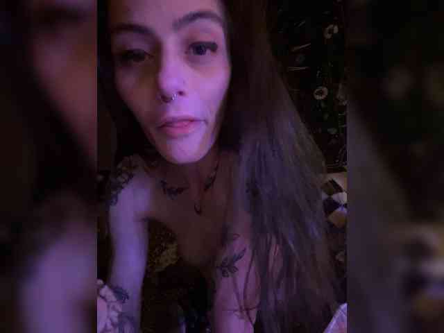 Brujaxgrey webcam