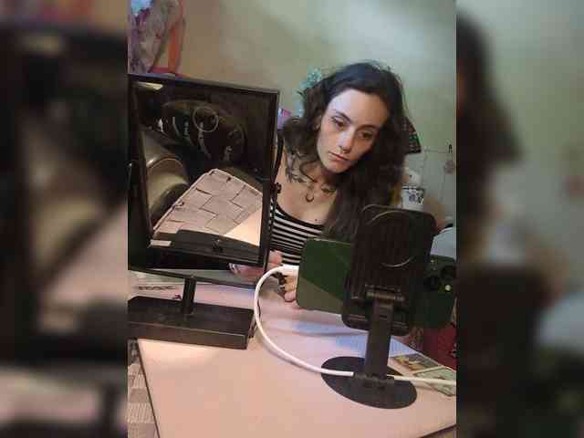 Brujaxgrey webcam