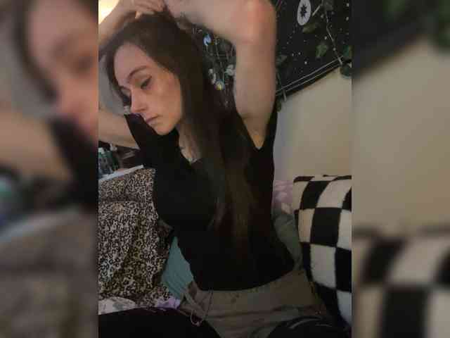 Brujaxgrey webcam